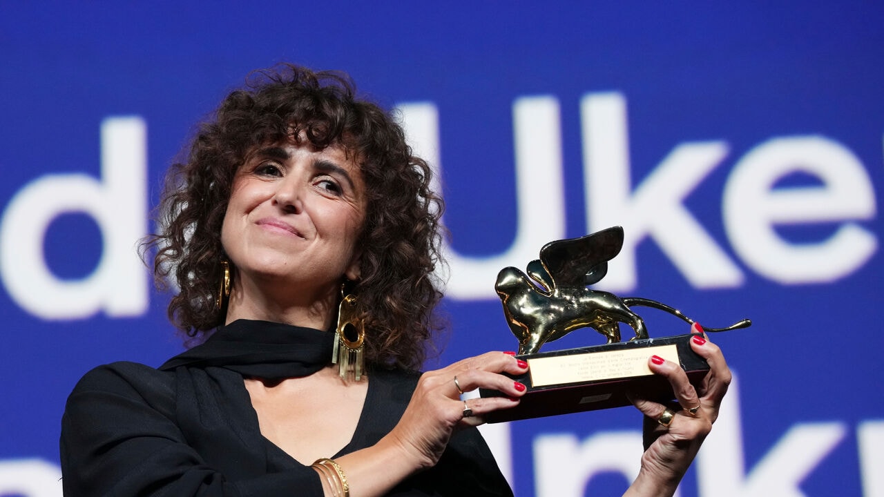 Gouden Leeuw voor 'Woman Unknown' van regisseur May el-Toukhy, pas 8e vrouwelijke winnares