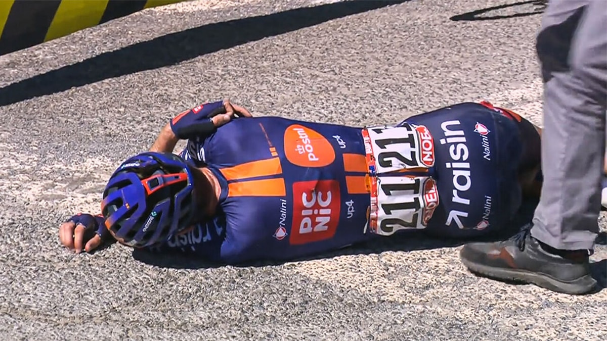 Opgaves in de Vuelta - Dubbele uitvalbeurt na pijnlijke val: Matthew Riccitello en Chris Hamilton stappen af