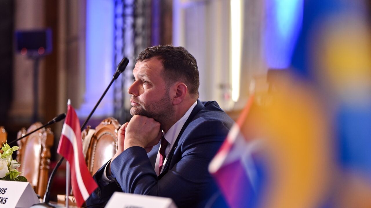 Minister van Welzijn in Letland ontslagen nadat hij betrapt was op dronken rijden
