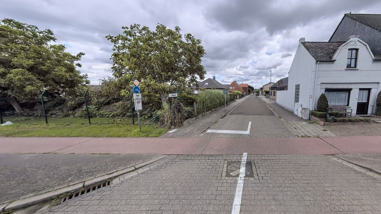 Fietser (60) in levensgevaar na aanrijding met auto in Geel