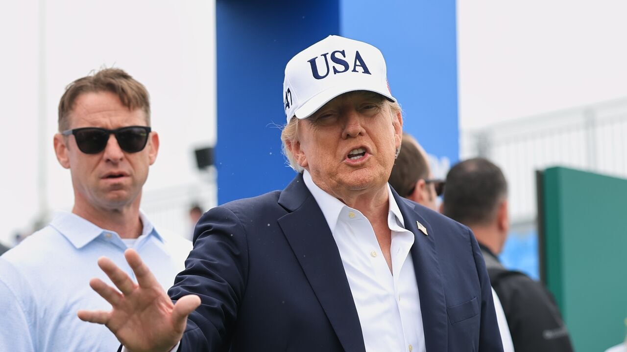 Donald Trump haalt uit naar "negatieve krachten" die ontwikkeling van AI willen vertragen
