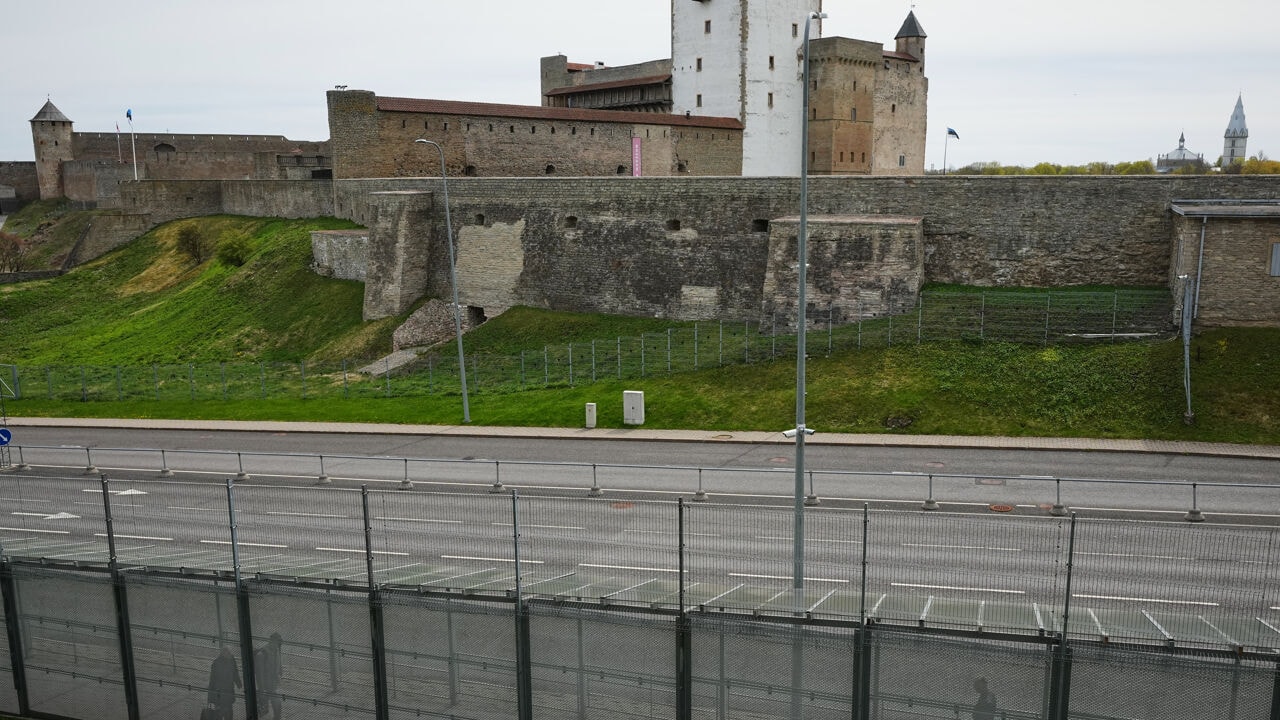 Hoe Estse grensstad Narva zich voorbereidt op mogelijke Russische aanval: "Al die dreigingen, dat went"