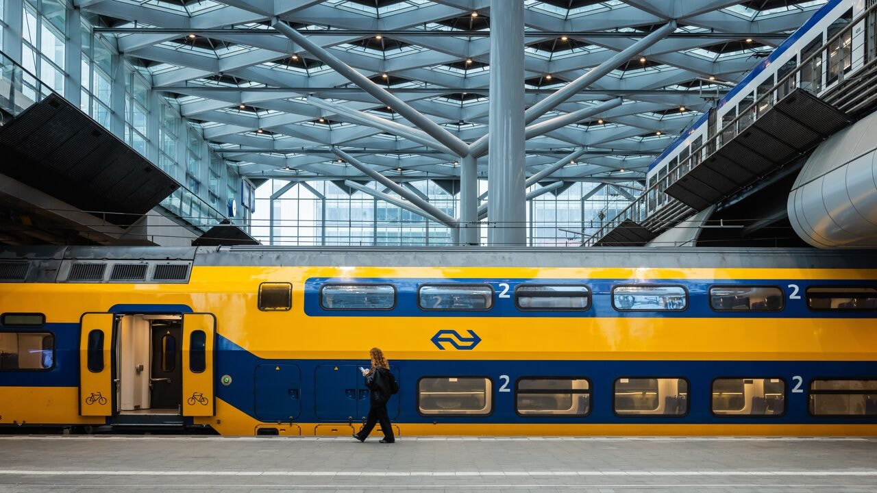Treinverkeer in Nederland zwaar verstoord, spoorwegbeheerder vermoedt sabotage