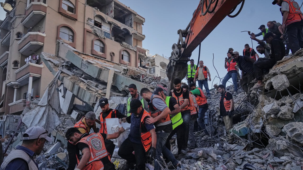 Gebouw van 6 verdiepingen stort in in Gaza-Stad: 10 doden en ruim 60 vermisten