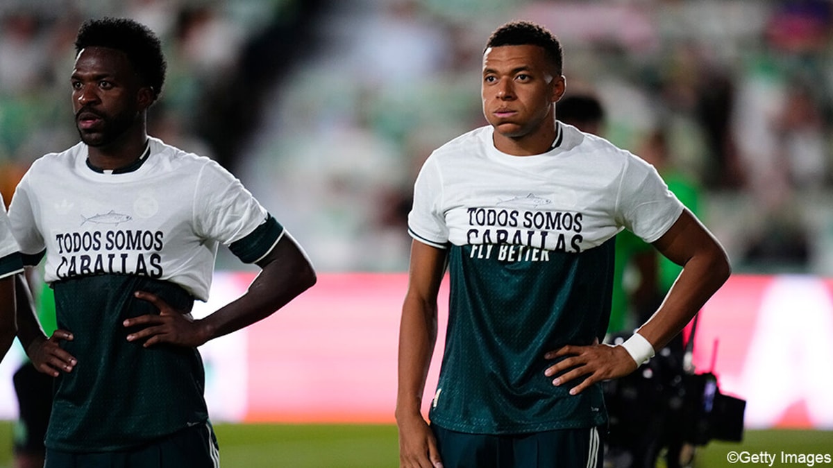 Kylian Mbappé vertelt waarom hij shirt voor Ceuta maar half droeg: "Ik denk aan alle mensen die lijden"
