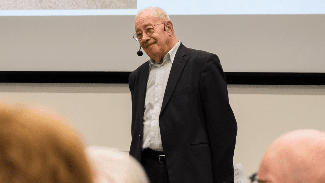 UGent lanceert 'nostalgiecolleges': "Elk semester keert 1 legendarische oud-prof terug"