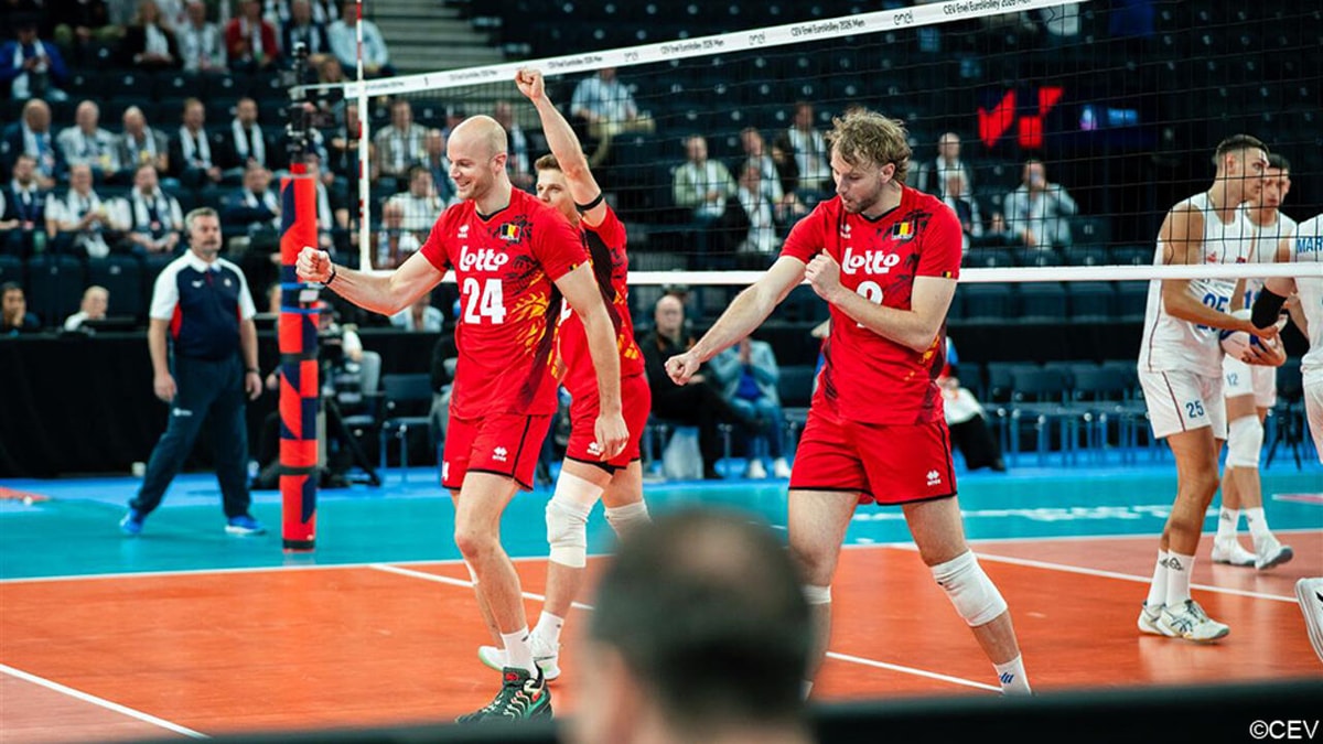 Red Dragons geven Servië een stevige bolwassing en trekken als nummer 1 naar 1/8e finales op EK volleybal