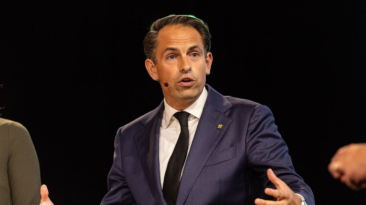 Vlaams Belang-voorzitter Van Grieken over wankele begroting: "Leg overheid uitgavenplafond op"