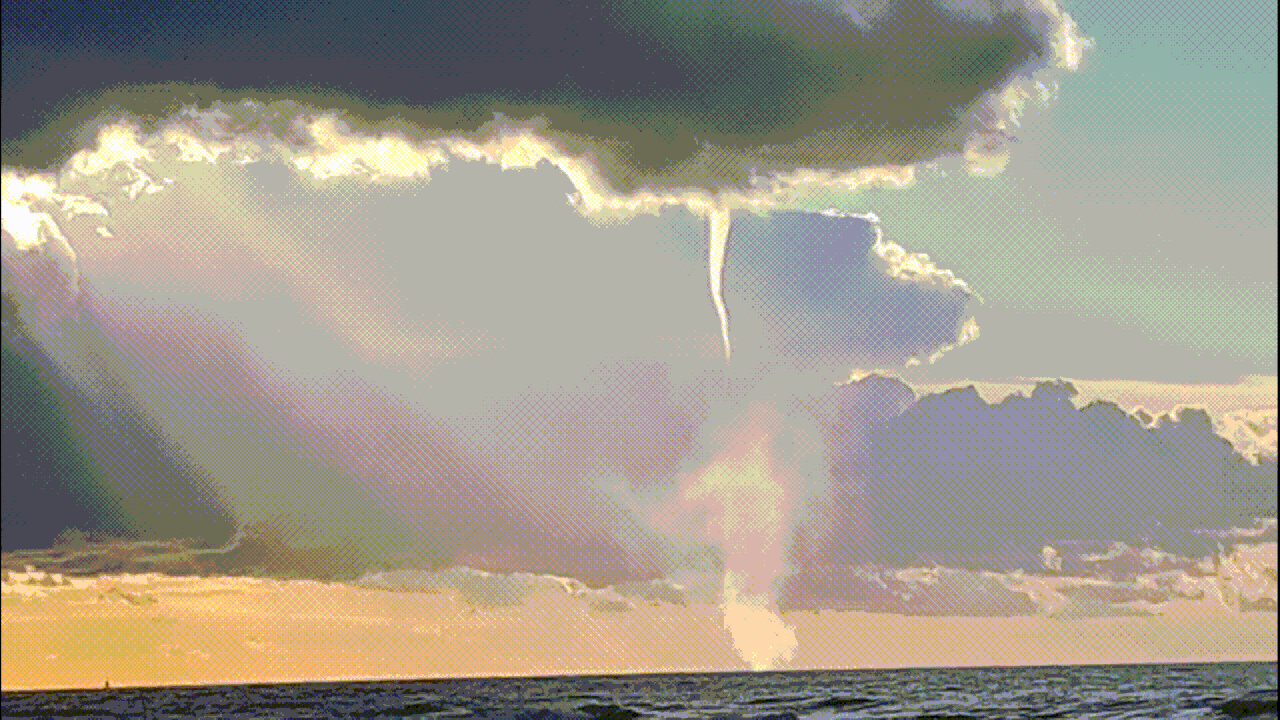 Indrukwekkende beelden tonen waterhoos boven Noordzee bij Westende