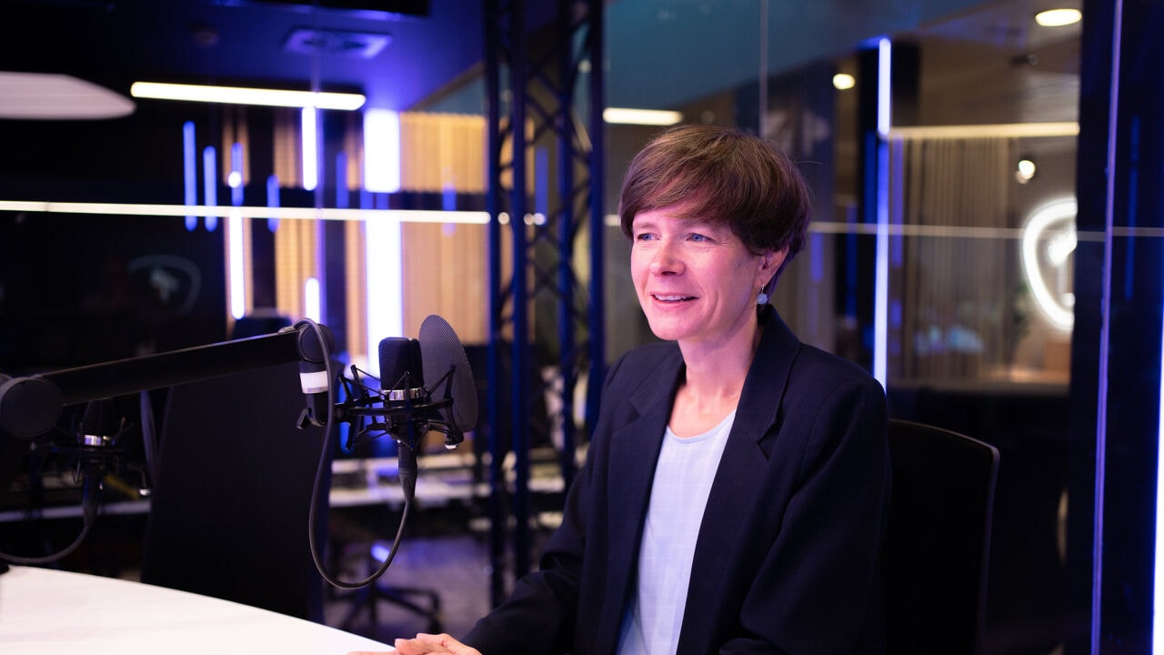 Mediaminister Van Achter sluit onderhandelingen over VRT-besparingen uit: "Iedereen zal steentje moeten bijdragen"