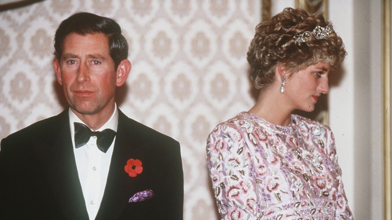 Britse pers al volledig in de ban van Diana-boek dat dinsdag uitkomt: "Koning Charles klonk uitgelaten na haar dood"