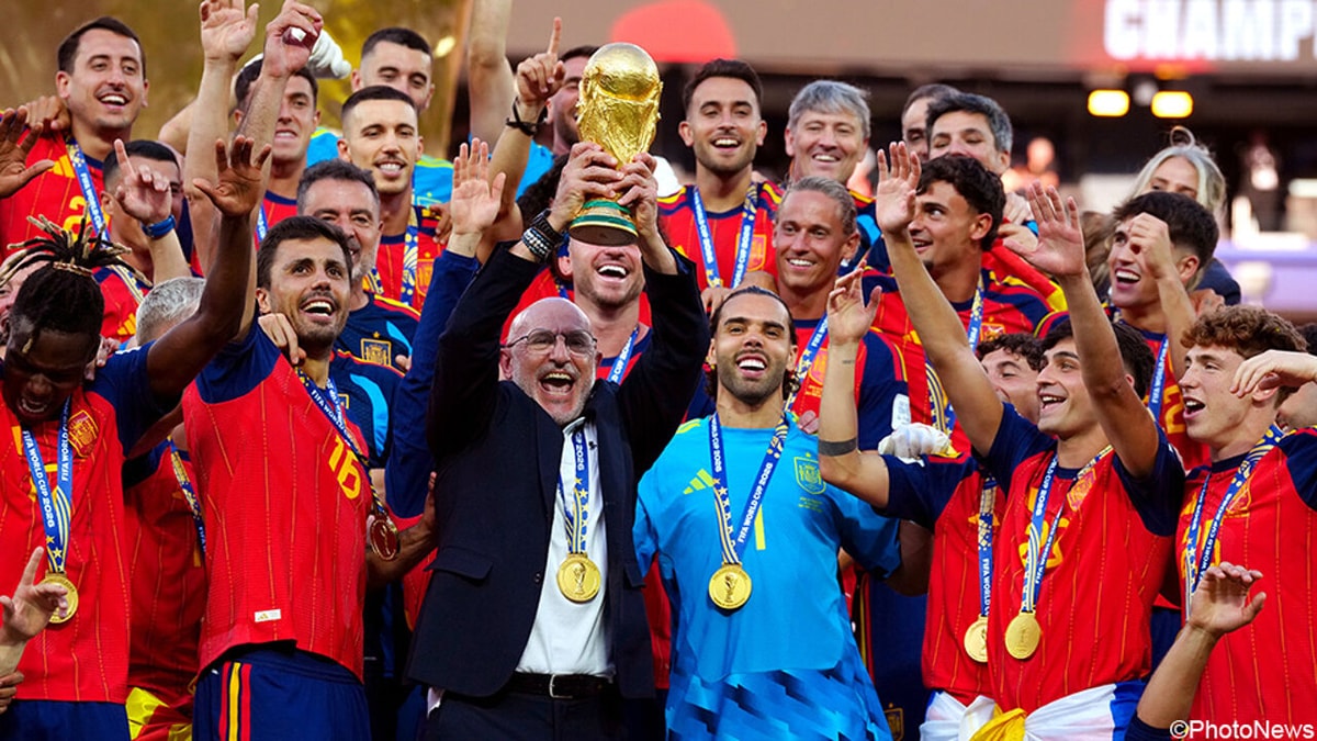 Spaanse bondscoach De La Fuente kiest voor één debutant in eerste selectie als wereldkampioen