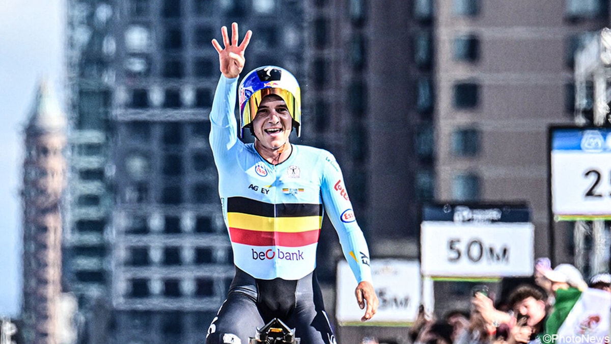 Meer dan een maatje te groot: ontketende Remco Evenepoel raast naar historische 4e wereldtitel tijdrijden