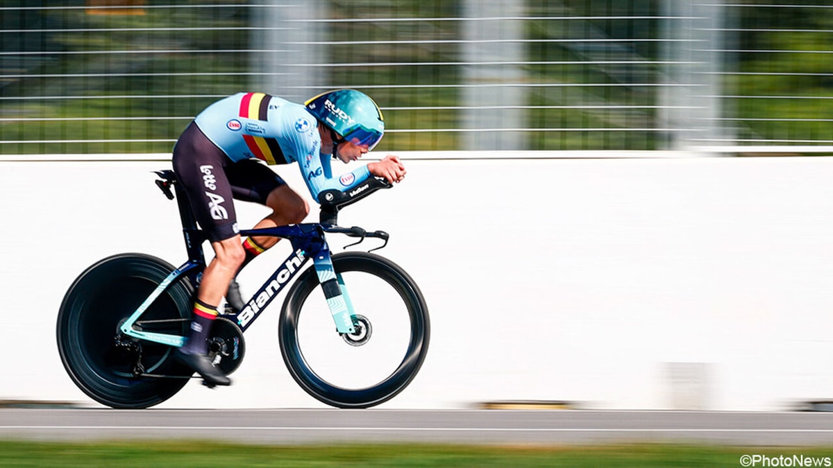 Diepe zucht van opluchting bij Alec Segaert, die nog alleszeggend knikje kreeg over Evenepoel: "Toen wist ik: het komt in orde"