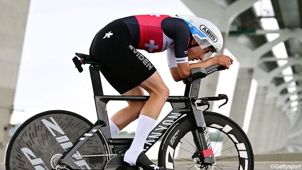 Jarige Marlen Reusser schakelt turbo tijdig in en verlengt wereldtitel tijdrijden, Demi Vollering wordt helemaal weggeblazen