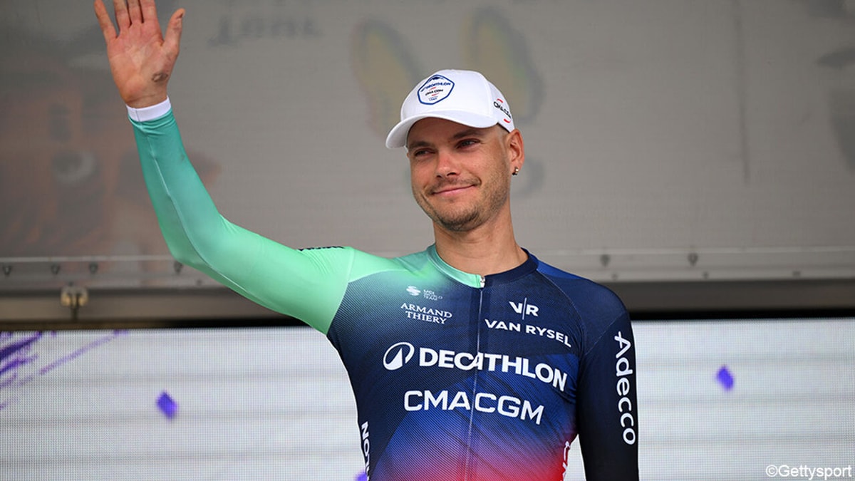 Met oorbel van Marco Pantani als extra krachtbron? Olympische biatlonkampioen verkiest fiets boven de latten deze winter