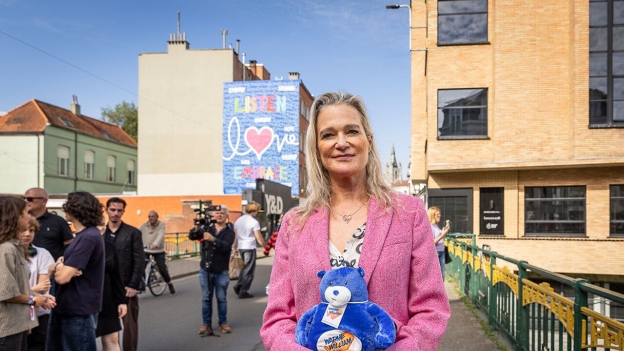 Prinses Delphine onthult muurschildering in Gent om mentaal welzijn bij jongeren aan te kaarten