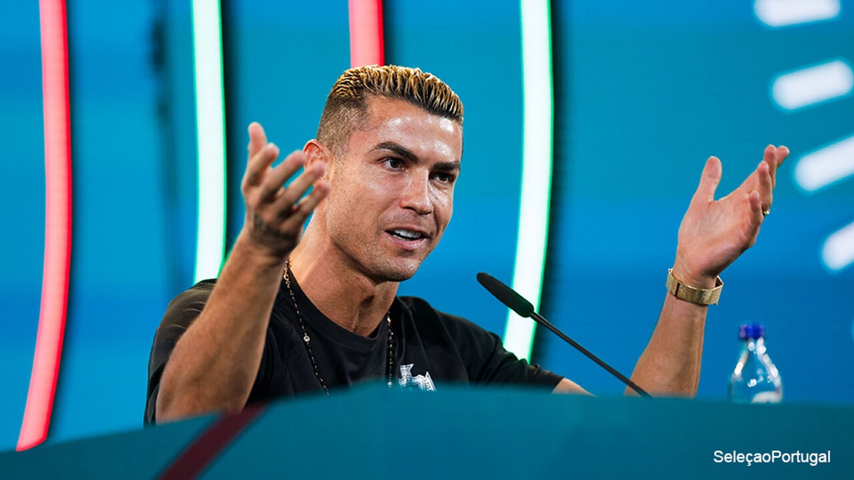 "Dit is de échte waarheid": Ronaldo doet in scherp statement verhaal van breuk met bondscoach, die "2 keer zijn woord brak"