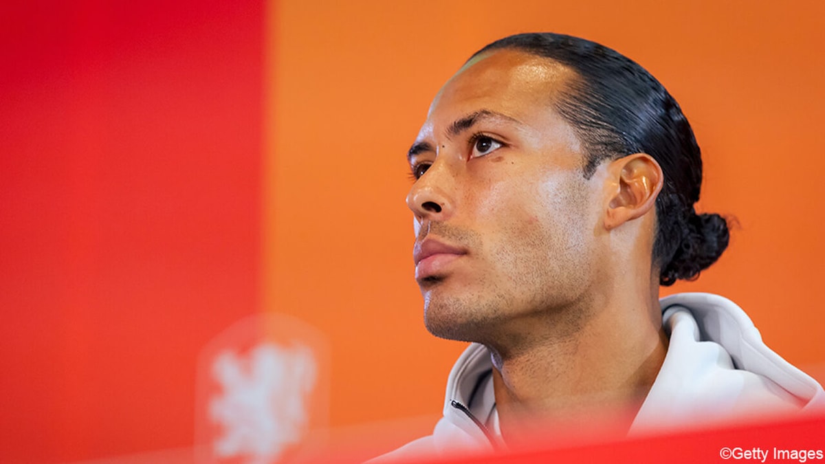"Soms moeten er dingen gezegd worden": Virgil van Dijk reageert gepikeerd op vragen van journalist die kritiek niet spaarde na WK