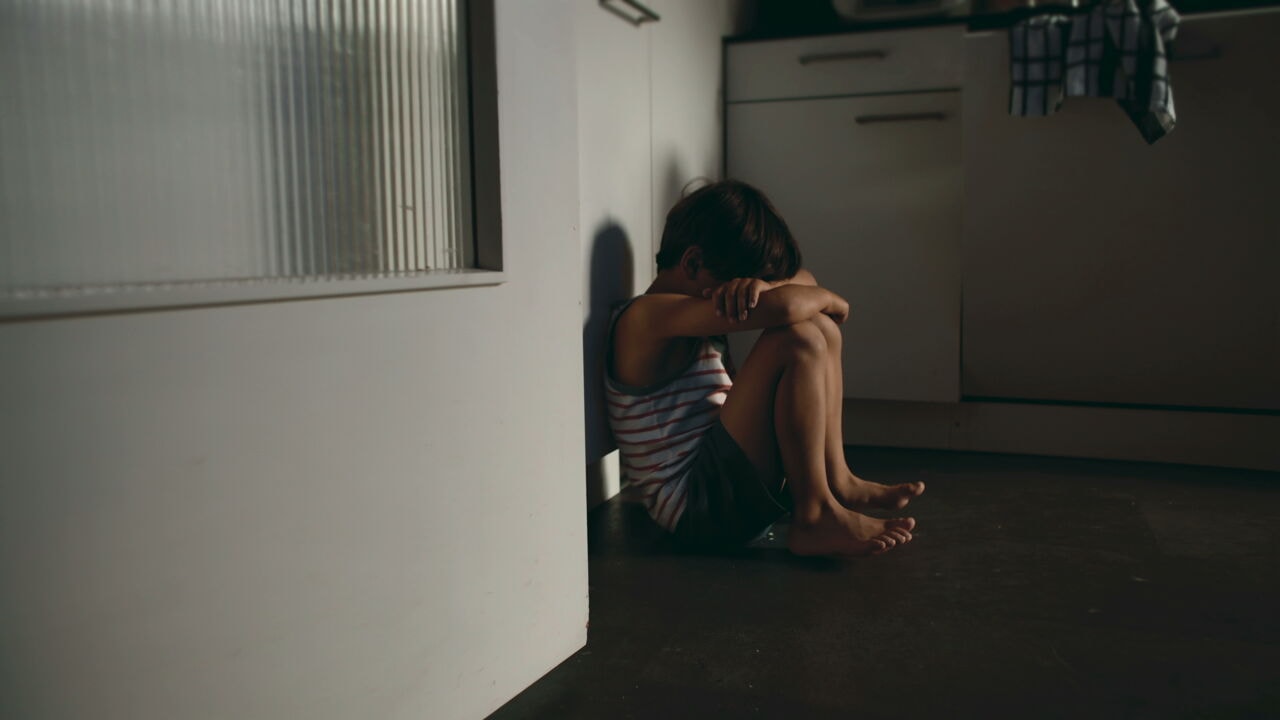 7 tips om je kind weerbaar te maken tegen seksueel misbruik: "Voed het niet in angst op"