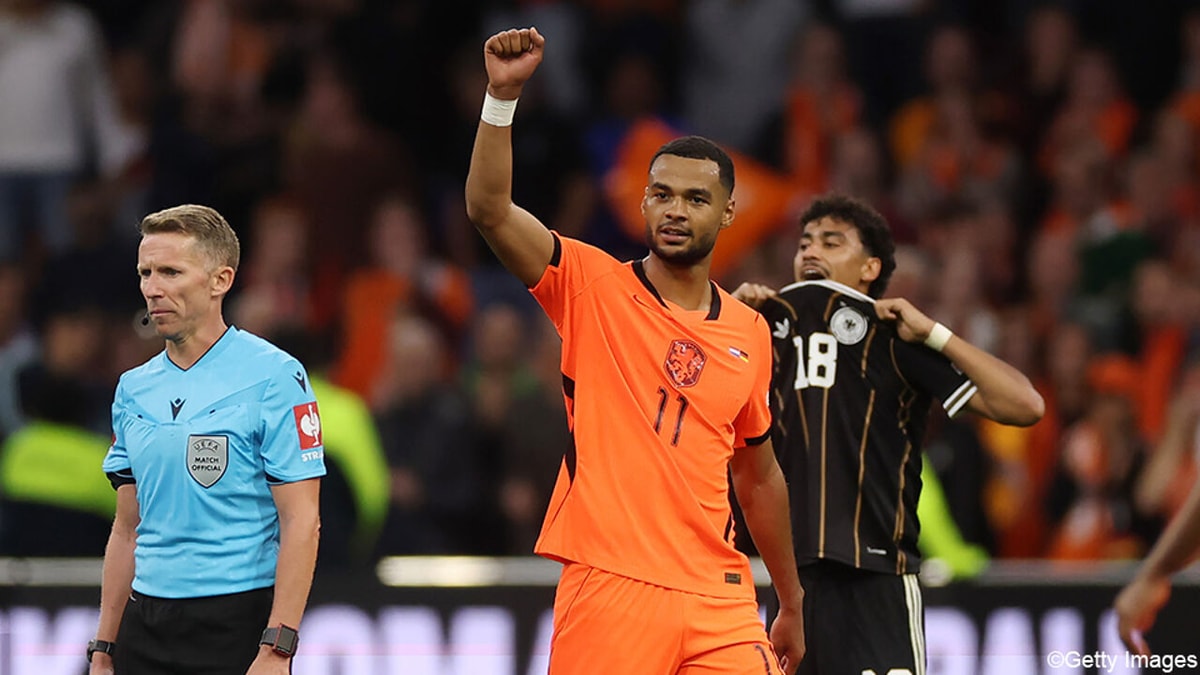 Debuterende bondscoaches Xavi en Klopp verdelen de koek, Nederland charmeert maar vindt gelijkmaker pas in extra tijd