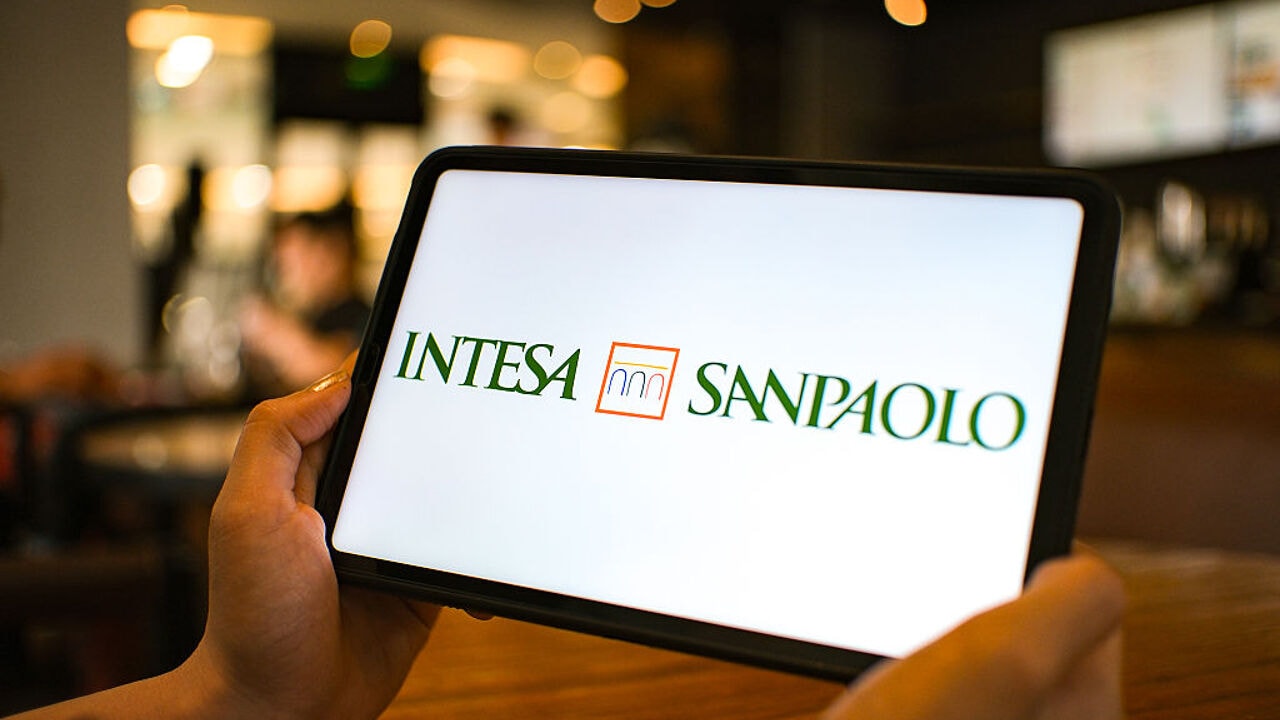 Grootste bank van Italië verliest 95 miljoen euro aan oplichters die met AI de stem van CEO nabootsten