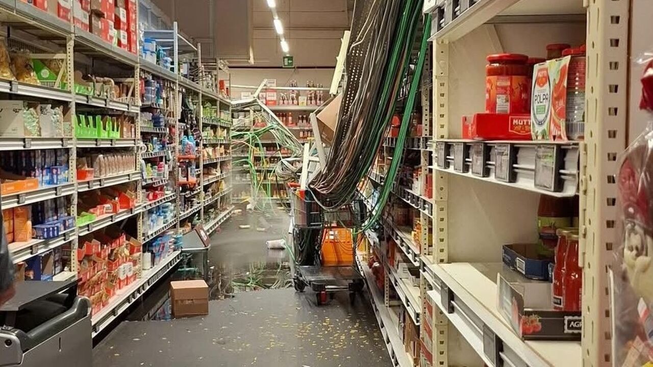 Deel plafond komt los in Colruyt in Sint-Niklaas, 2 klanten lichtgewond