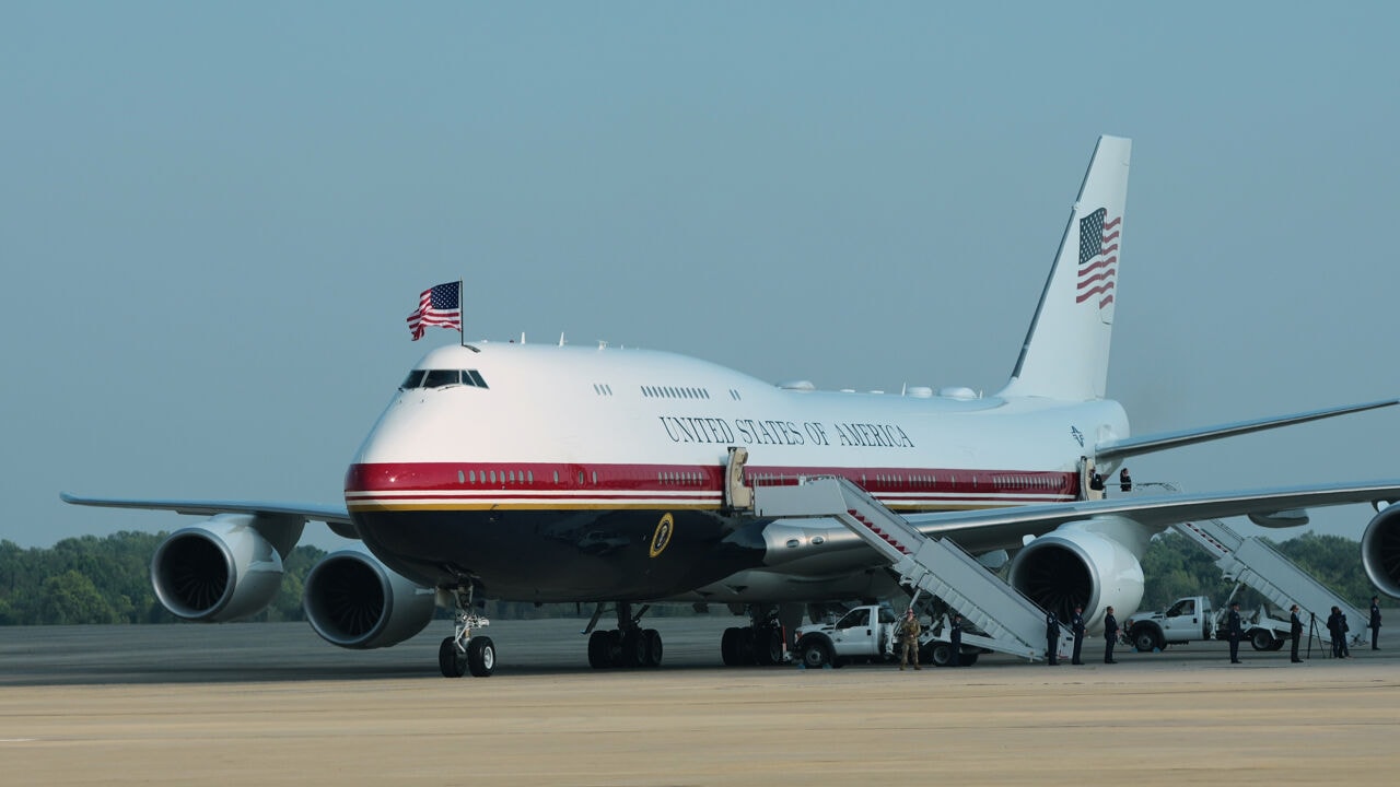 Na verboden toegang tot Witte Huis: CNN mag niet meevliegen met Air Force One