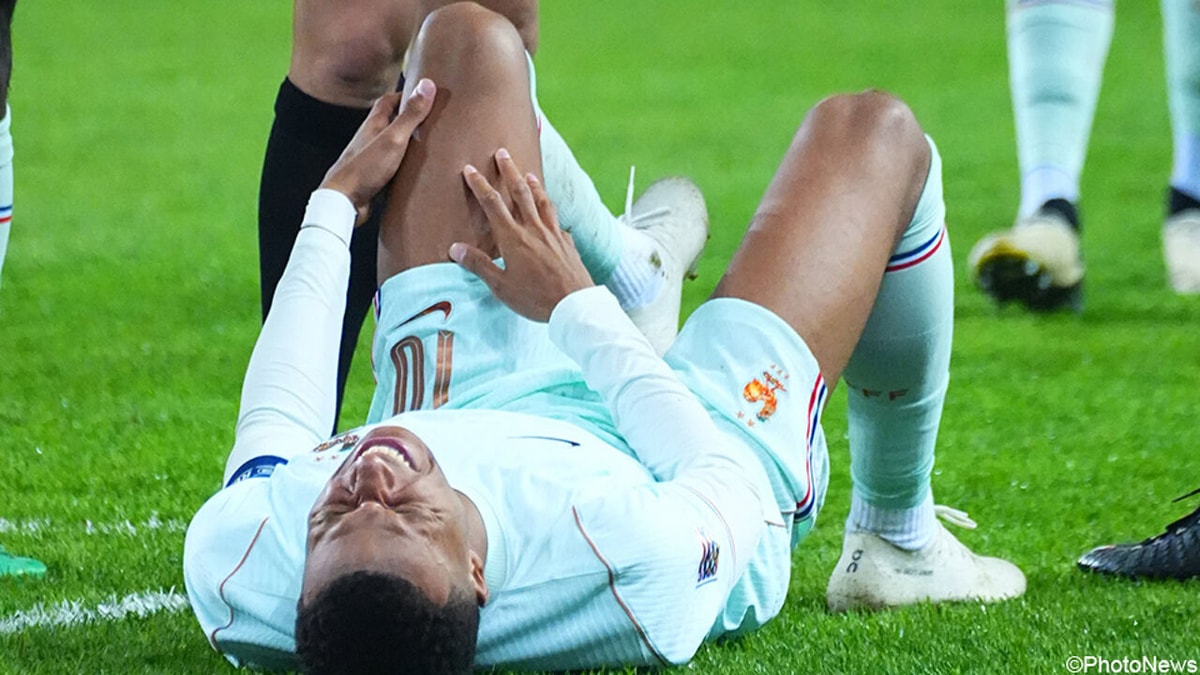 Real Madrid bevestigt blessure van Kylian Mbappé: "Overstrekking van zijn linkerknie"