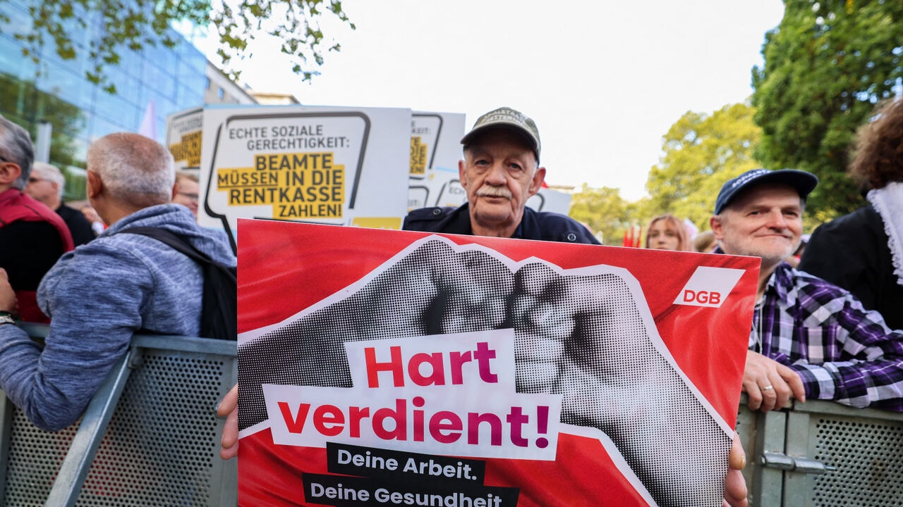 Meer dan 100.000 mensen betogen in Duitsland tegen geplande besparingen