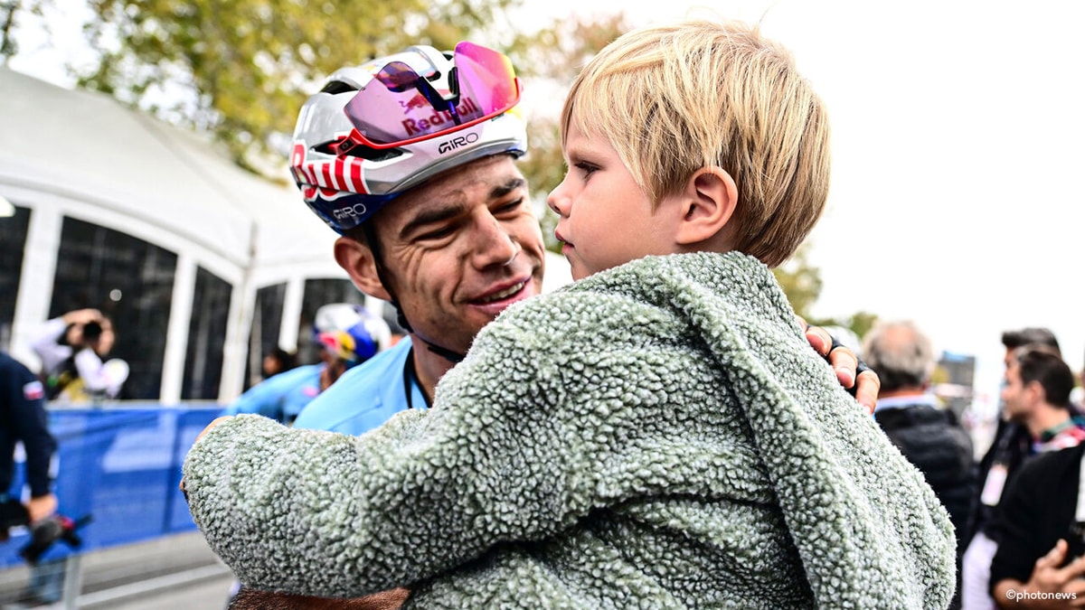 "Op vijf rondes van het einde ging het licht al uit": blik op de WK-gok van Wout van Aert, die zich in finale helemaal opofferde
