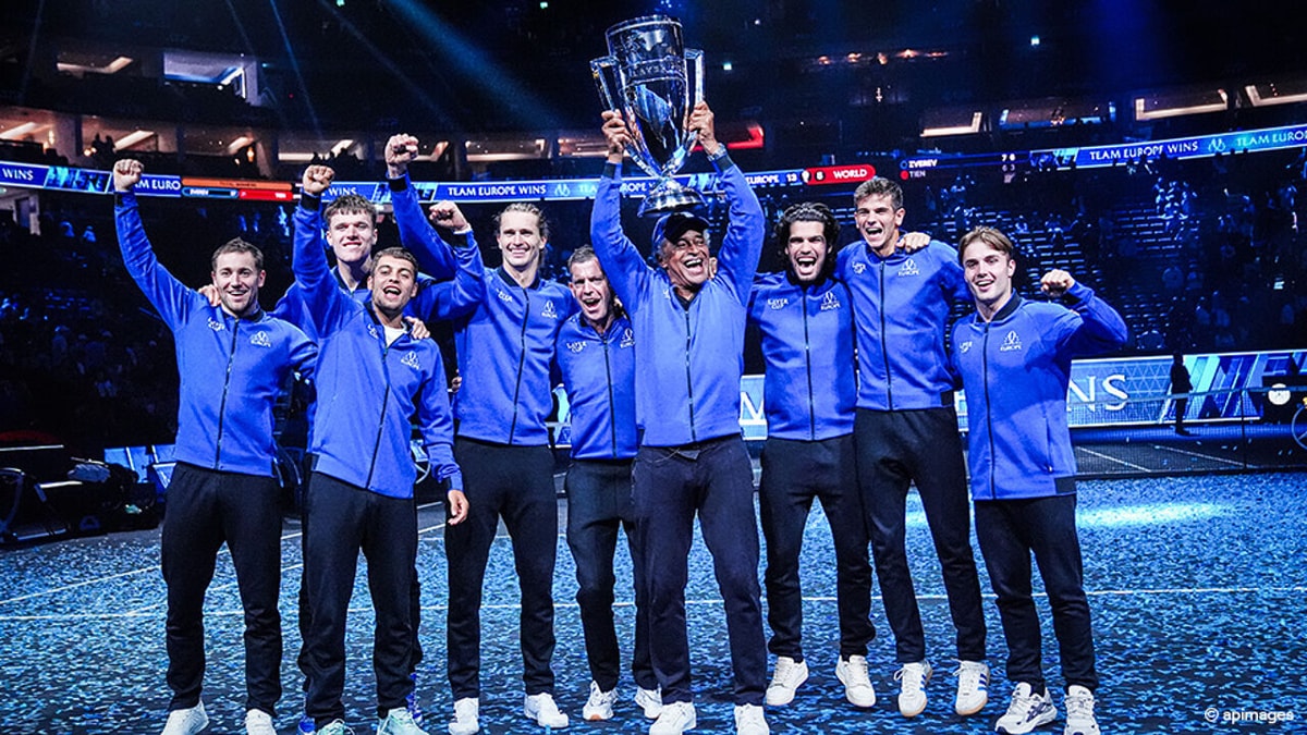 Iedereen vloog Zverev om de nek: Team Europa neemt ultieme revanche in de Laver Cup na geanimeerde strijd
