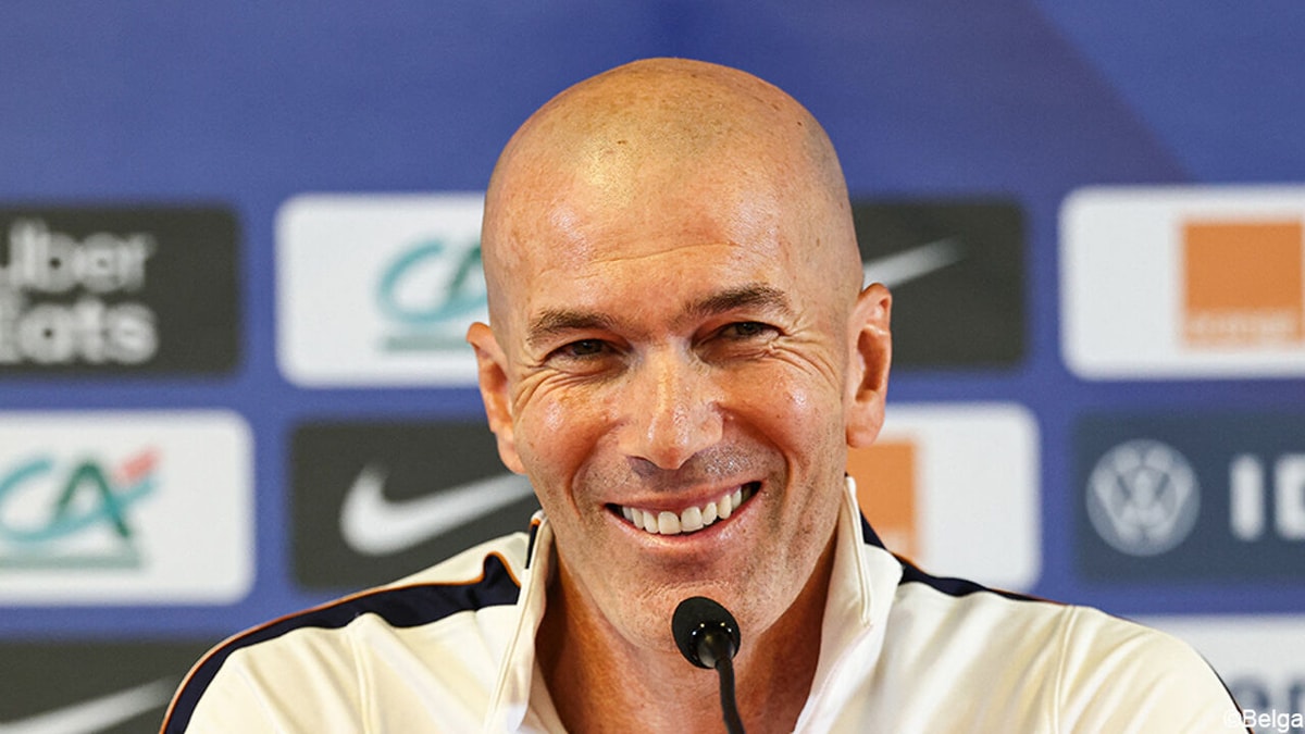 "We hadden een andere stijl": Zidane deelt speels prikje uit naar Van Bommel, ook 'oude rivaliteit' is gespreksonderwerp
