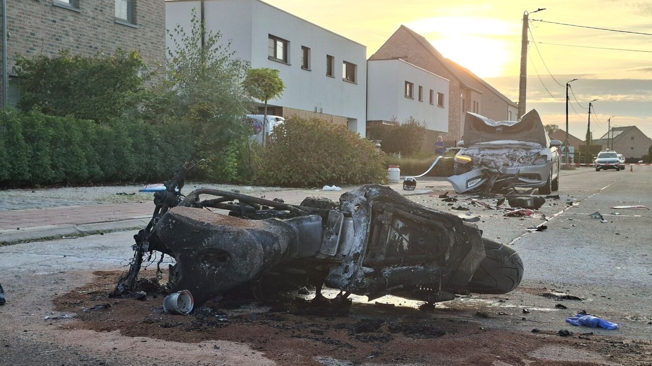 Motorrijder (41) overleden na frontale botsing met auto in Begijnendijk