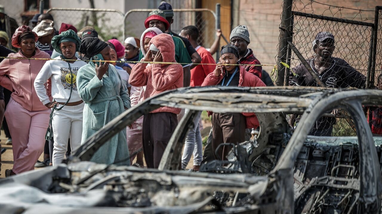 Zeker 27 doden bij massaschietpartijen in Zuid-Afrika, klopjacht op daders levert niets op