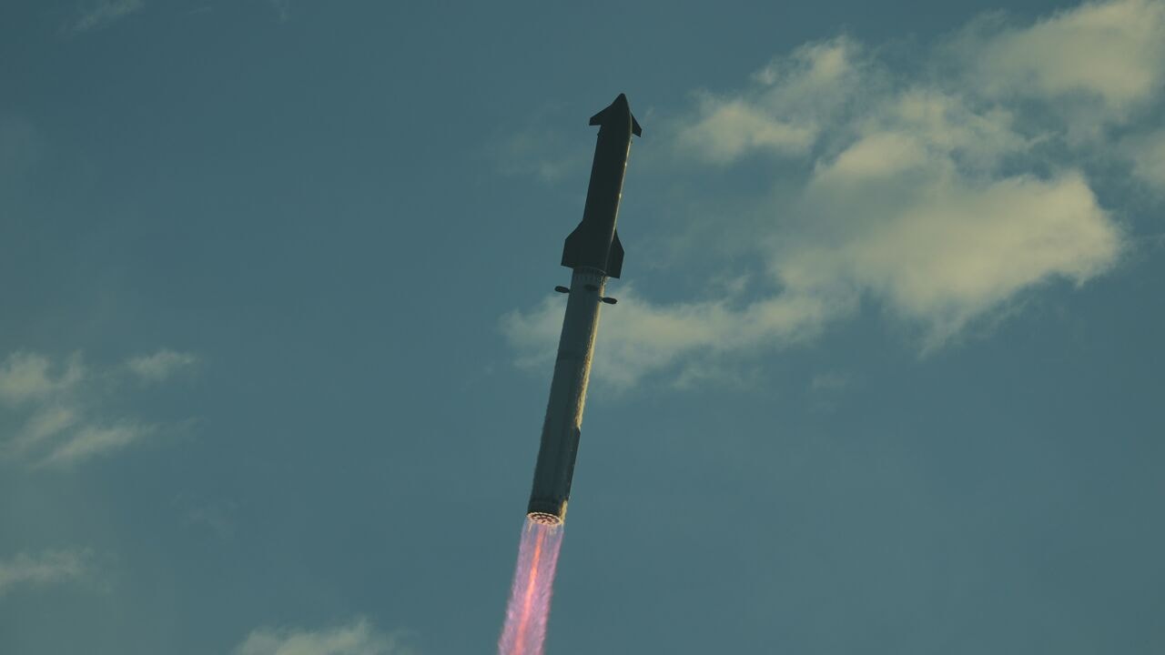 Starship-raket van Elon Musk landt vroeger dan gepland in Stille Oceaan na 2 rondjes om de aarde