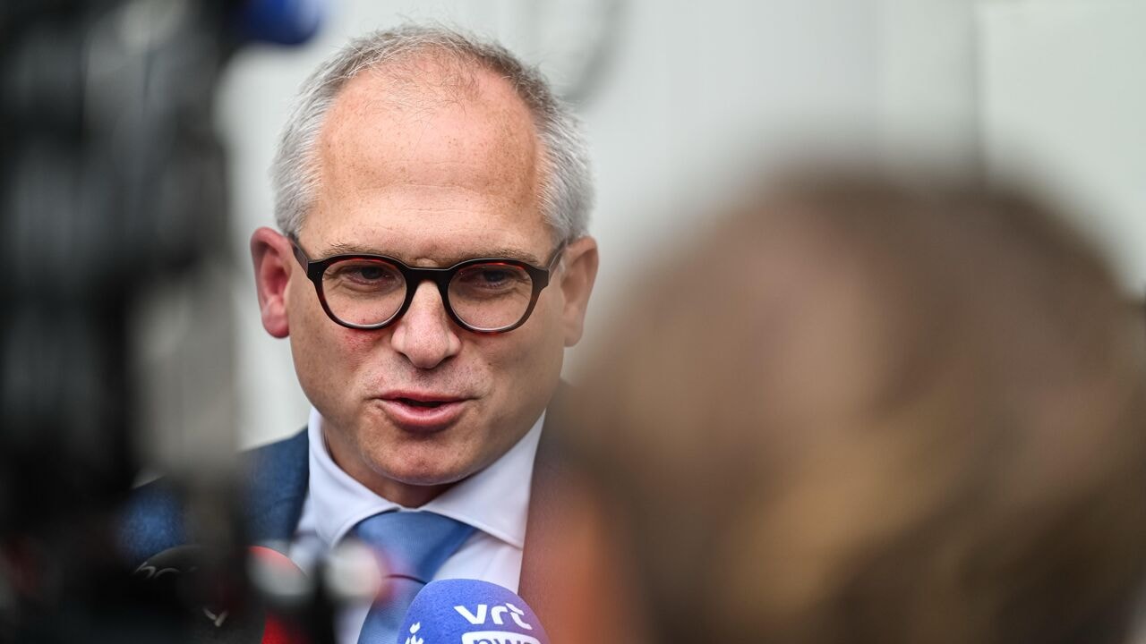 Hogere registratierechten, duurdere dienstencheques en uitstel voor lagere erfbelasting: dit staat in 'ultiem voorstel' van Diependaele