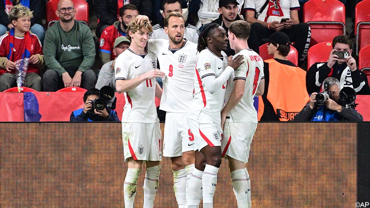 Job done: Engeland rekent na de pauze af met tienkoppig Tsjechië