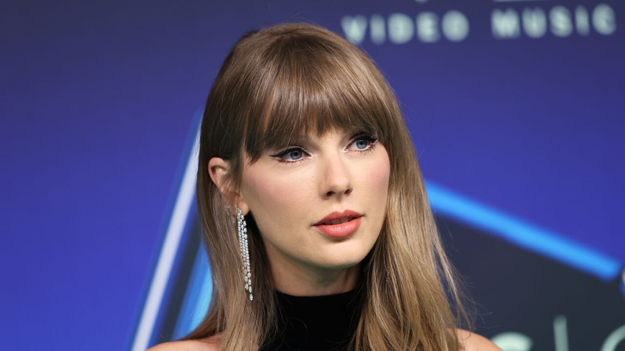 "Als straf naar Taylor Swift luisteren": fans kunnen niet lachen om grap van Amerikaans politiekorps