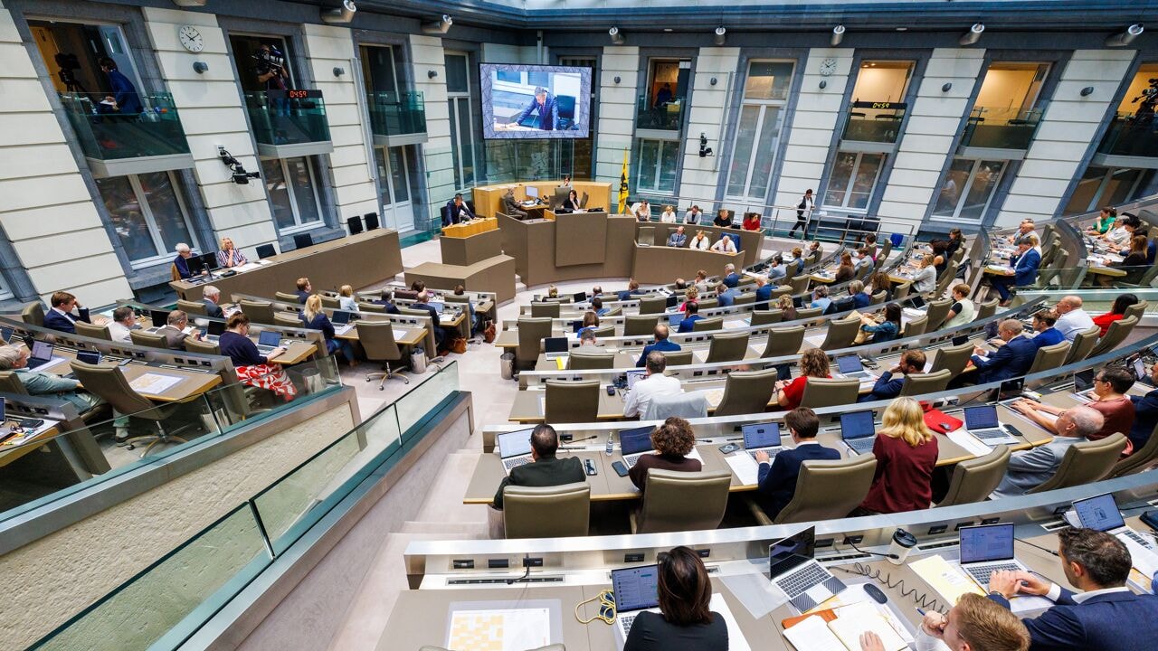 Na debat van bijna 11 uur: Vlaams Parlement zet licht op groen voor Septemberverklaring
