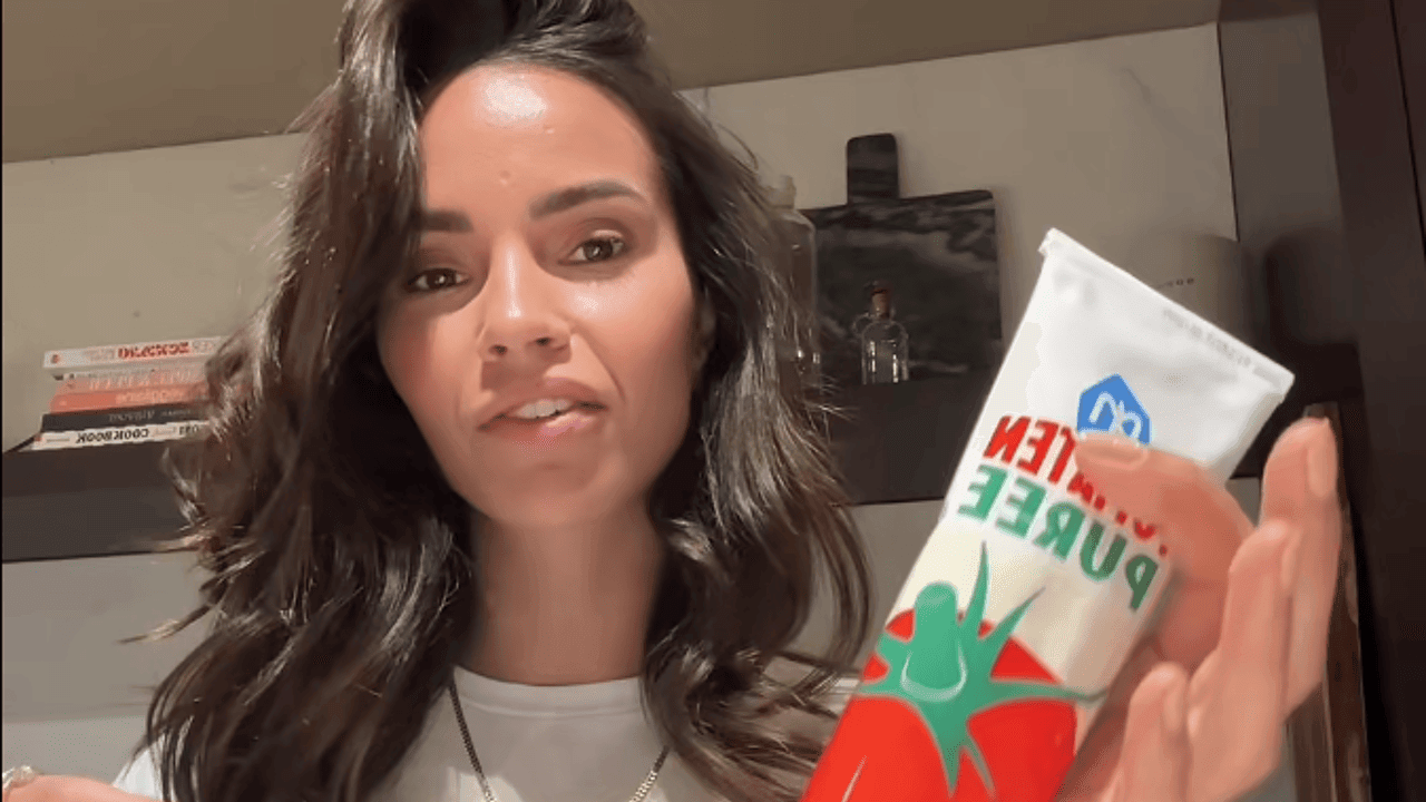 Door Monica Geuze willen we allemaal tomatenpuree: hoe TikTok onze winkelkar beïnvloedt