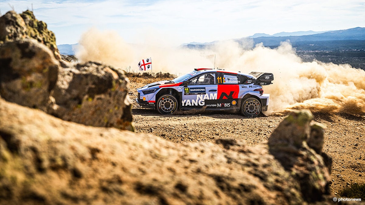 Thierry Neuville leidt in Rally van Sardinië, Zweed Oliver Solberg snelste bij titelpretendenten