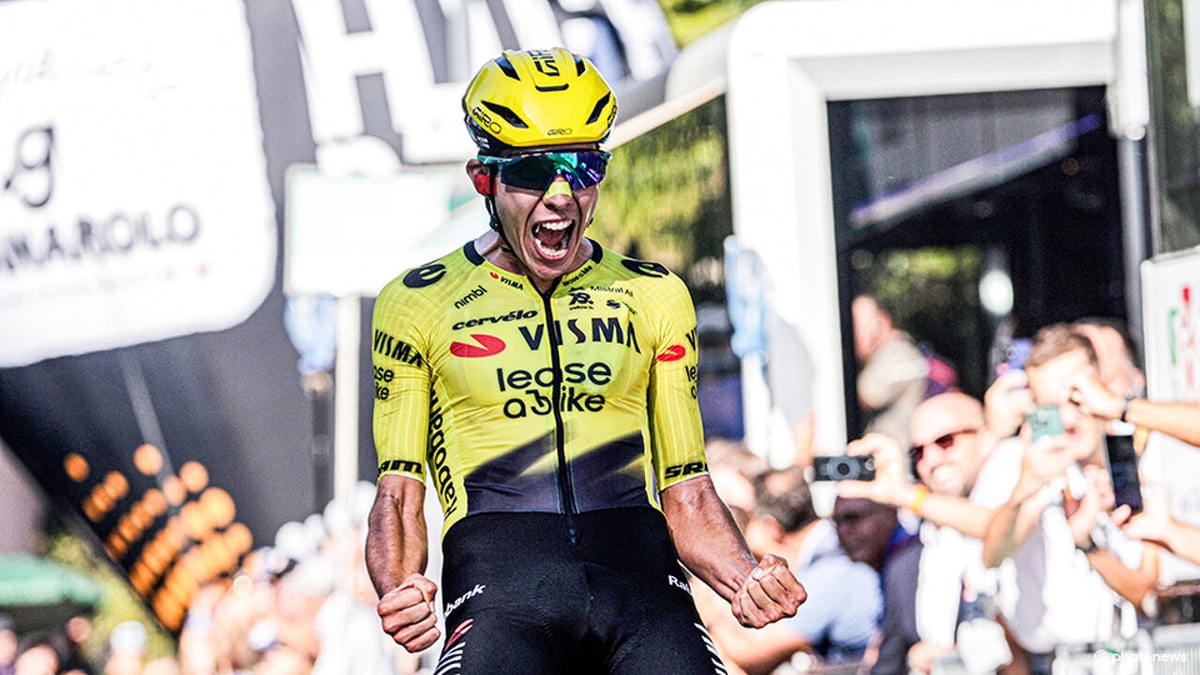 Davide Piganzoli rondt het ploegenspel van Visma-Lease a Bike af in Emilia, Brandon McNulty parkeert bij zijn regenboogdebuut