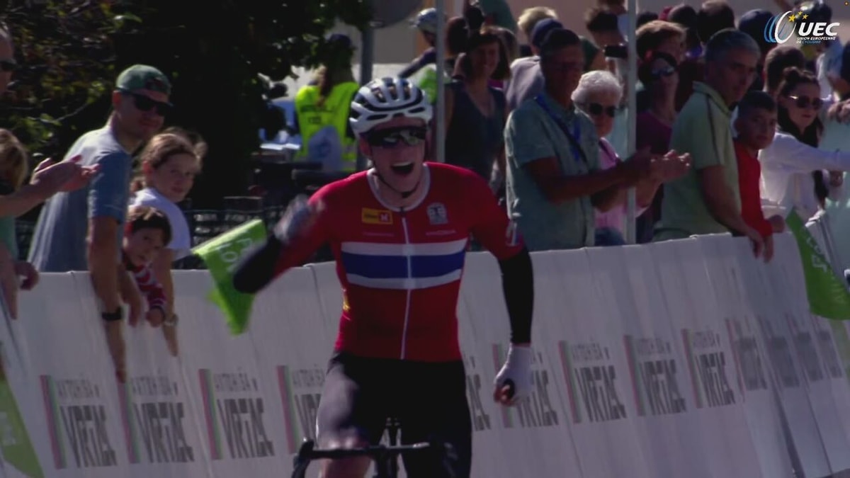 VIDEO - Noor Dybing blijft peloton voor, De Smet en Willems sprinten naar plaats 5 en 6