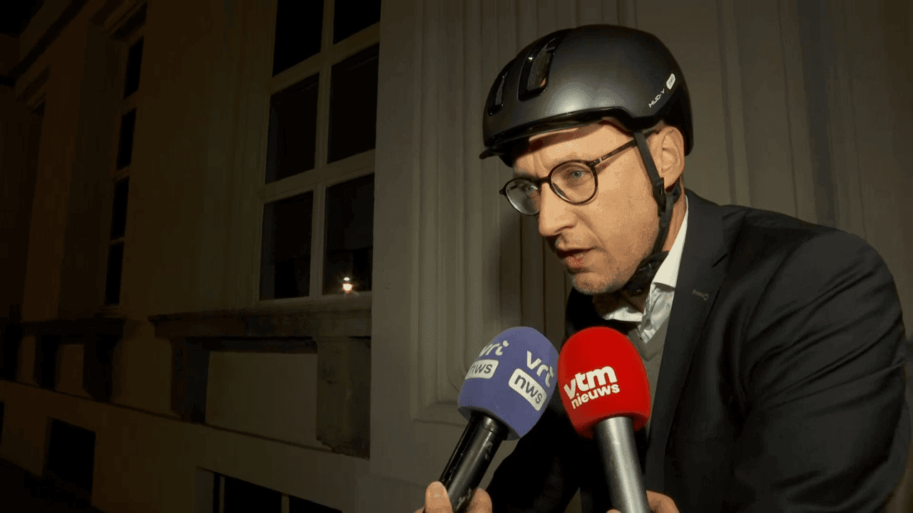 "Verschillen nog te groot": federale gesprekken gaan verder in werkgroepen, akkoord over Brusselse gewestbegroting