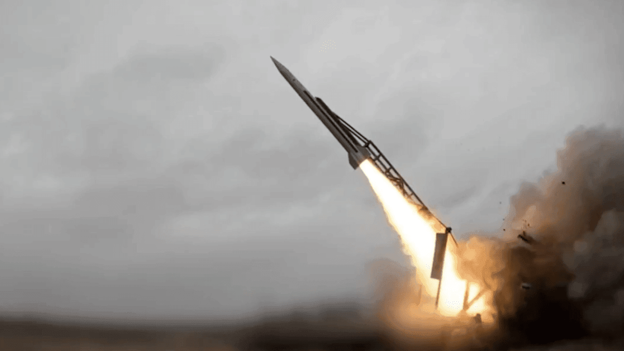 Nieuwe dreiging voor Rusland: Oekraïne lanceert voor het eerst eigen ballistische raket