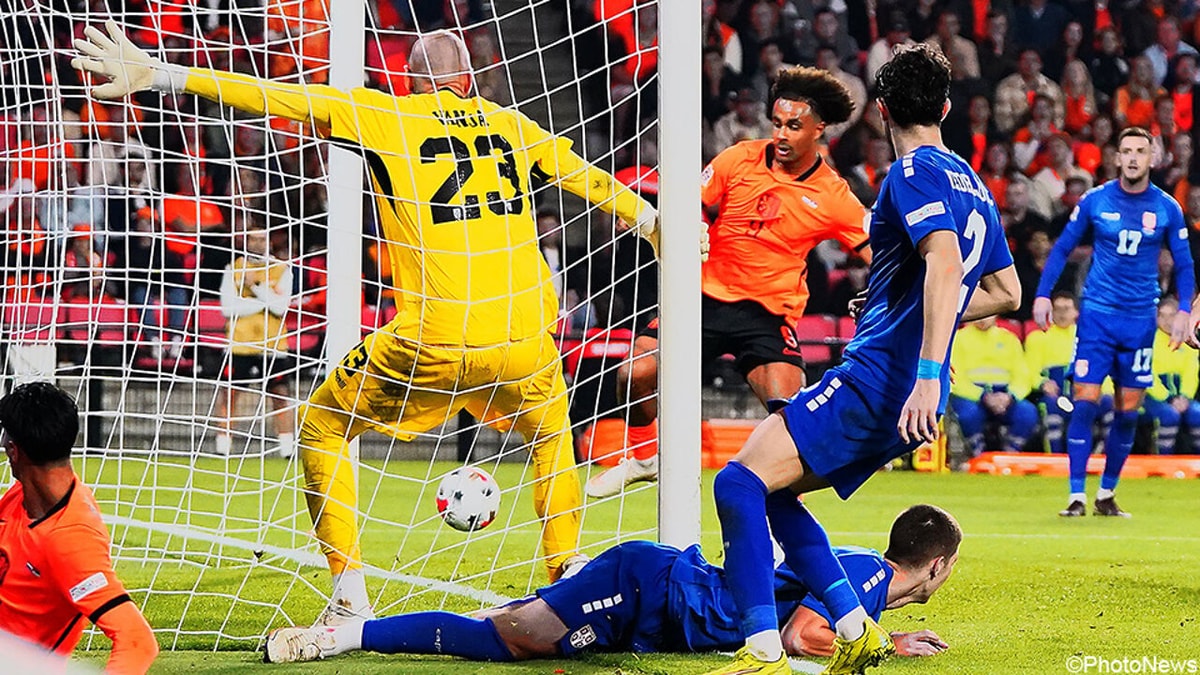 Hoofdrol voor (ex-)Anderlecht-spelers: Zirkzee bezorgt Nederland zege tegen Servië, waar Cvetkovic eerste interlandgoal maakt