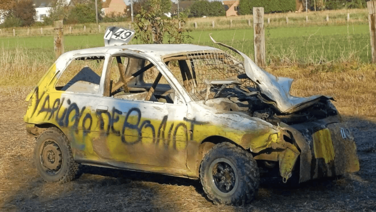 Zwaar ongeval op autocross in Ingelmunster: deelnemer aangereden door racewagen terwijl hij naast eigen wagen stond