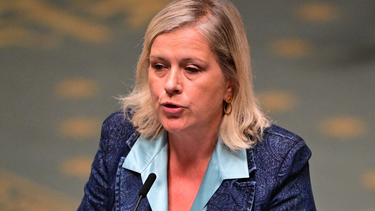 “Alsof men een mes in mijn hoofd steekt”: wat is de clusterhoofdpijn waar minister Vanessa Matz aan lijdt?