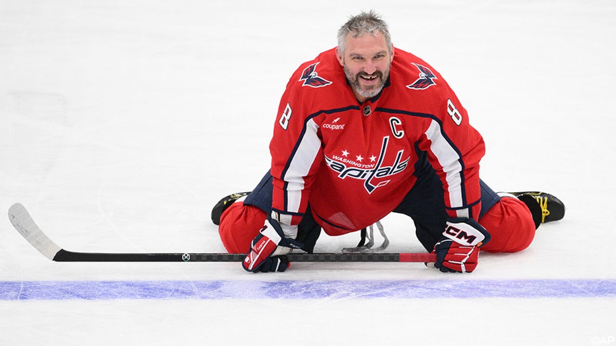 Zijn illustere record zal wel nog lang blijven staan: ijshockeylegende Aleksandr Ovetsjkin kondigt in kleedkamer pensioen aan